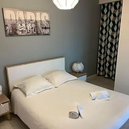 Le Paris Eiffel - Appartement Cosy En Plein Centre Bourgoin-Jallieu Exterior photo