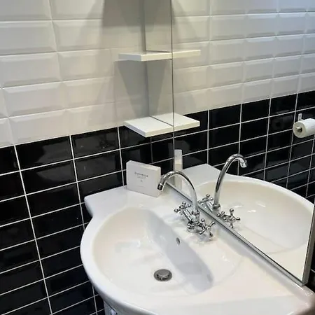 Le Paris Eiffel - Appartement Cosy En Plein Centre Bourgoin-Jallieu Exterior photo