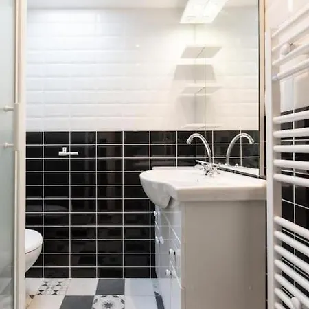 Le Paris Eiffel - Appartement Cosy En Plein Centre Bourgoin-Jallieu Exterior photo