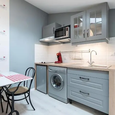 Le Paris Eiffel - Appartement Cosy En Plein Centre Bourgoin-Jallieu Exterior photo